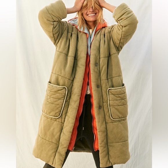 Oversized Puffer free people duvet coat dolman in search of size xs or small 🙏
